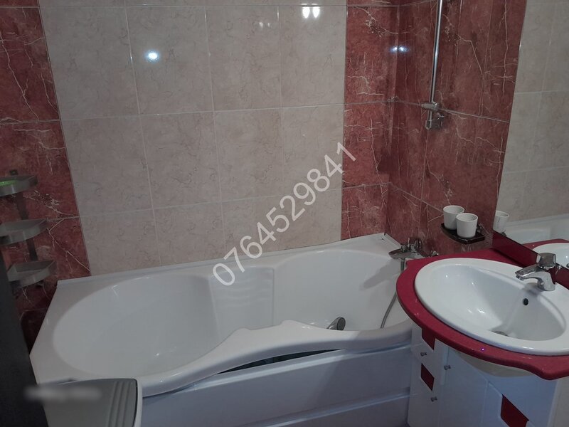 Unirii, Bd. Mircea Voda, la 5 min. metrou Timpuri Noi, 1.5 km Piata Unirii.